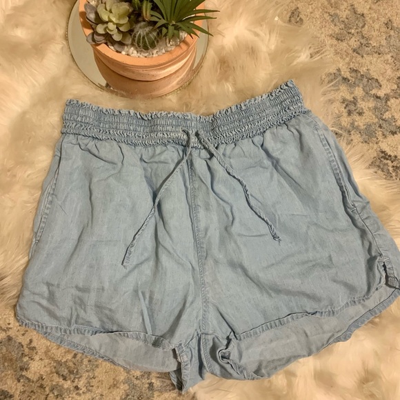 High Rise Soft Shorts Size: L - Picture 1 of 3